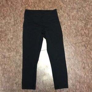 Lulu Lemon Black capri leggings